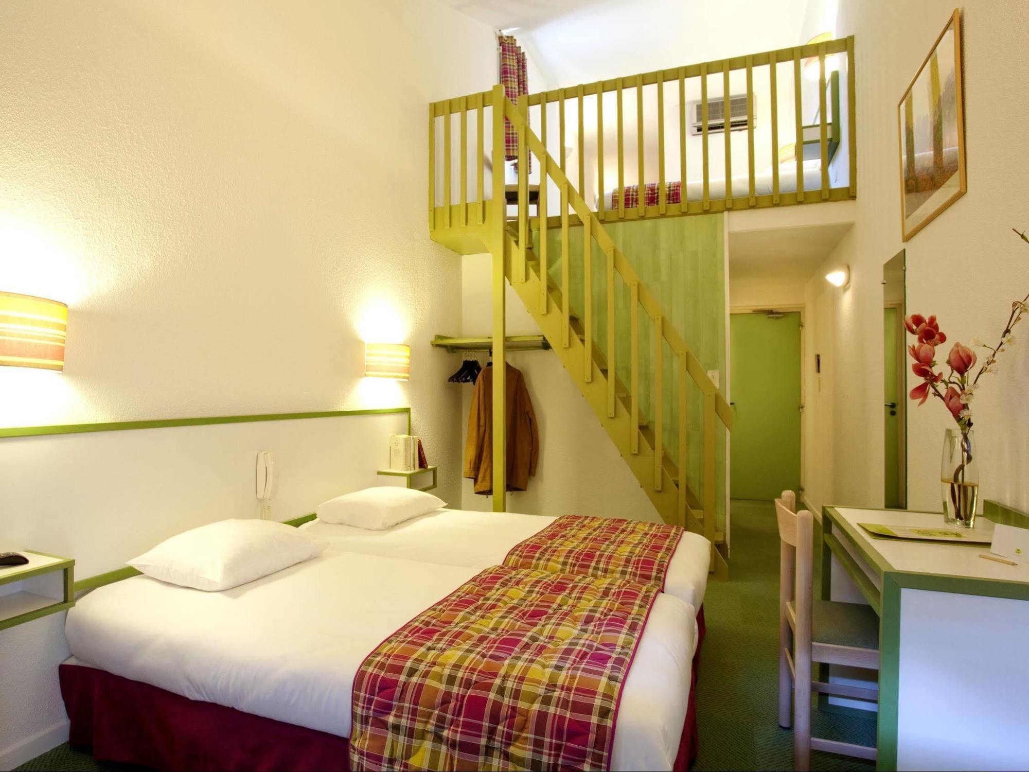 Logis Hotel Restaurant Les Cedres Joyeuse Zewnętrze zdjęcie